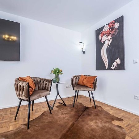 City Wohnung Fn L 5 Klimatisiert Mit Balkon Und Kueche FDH Exterior foto